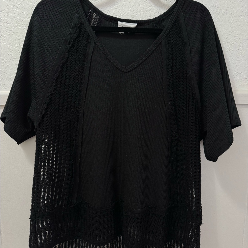 ANDREE BY UNIT Classic Black Top